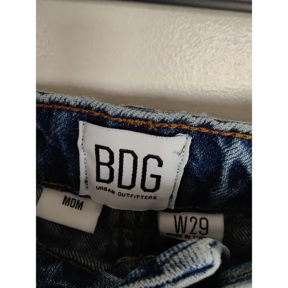 BDG / Urban Outfitters Pintuck Tapered Mom Jeans Medium Wash Size 27 - Picture 5 of 7